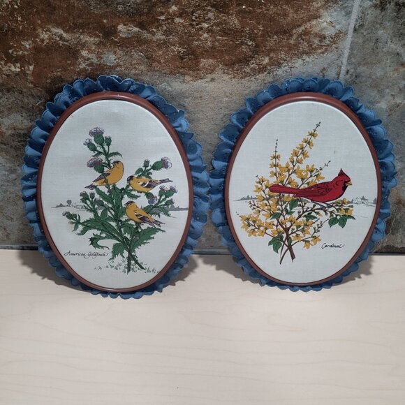 Vintage Bird Floral Pictures on Fabric Hoop Frame Set of 2 Goldfinches Red Robin - Picture 12 of 13